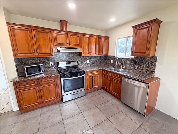2nd image of 392 Cypress Ave
