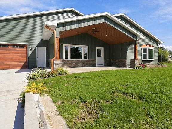 4th image of 661 E River Dr