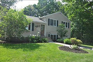 1st image of 67 Glenvue Dr