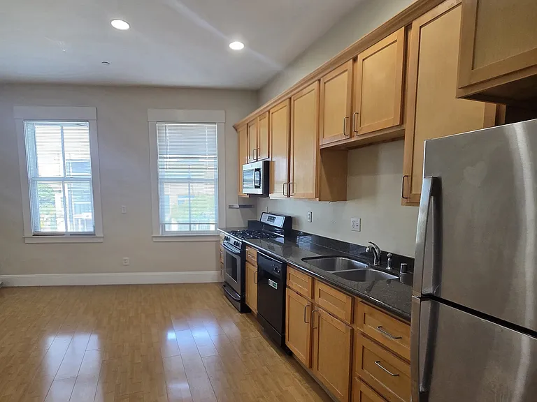 2597 Telegraph Ave #B — Photo 20