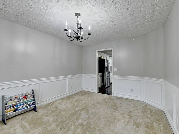4th image of 981 Charles Hall Dr