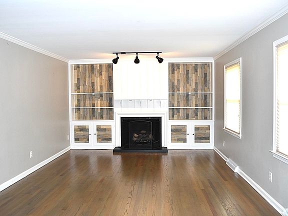 2nd image of 23 Larchmont Dr