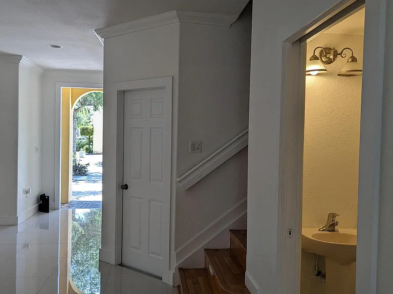 15089 SW 8th Ter — Photo 5
