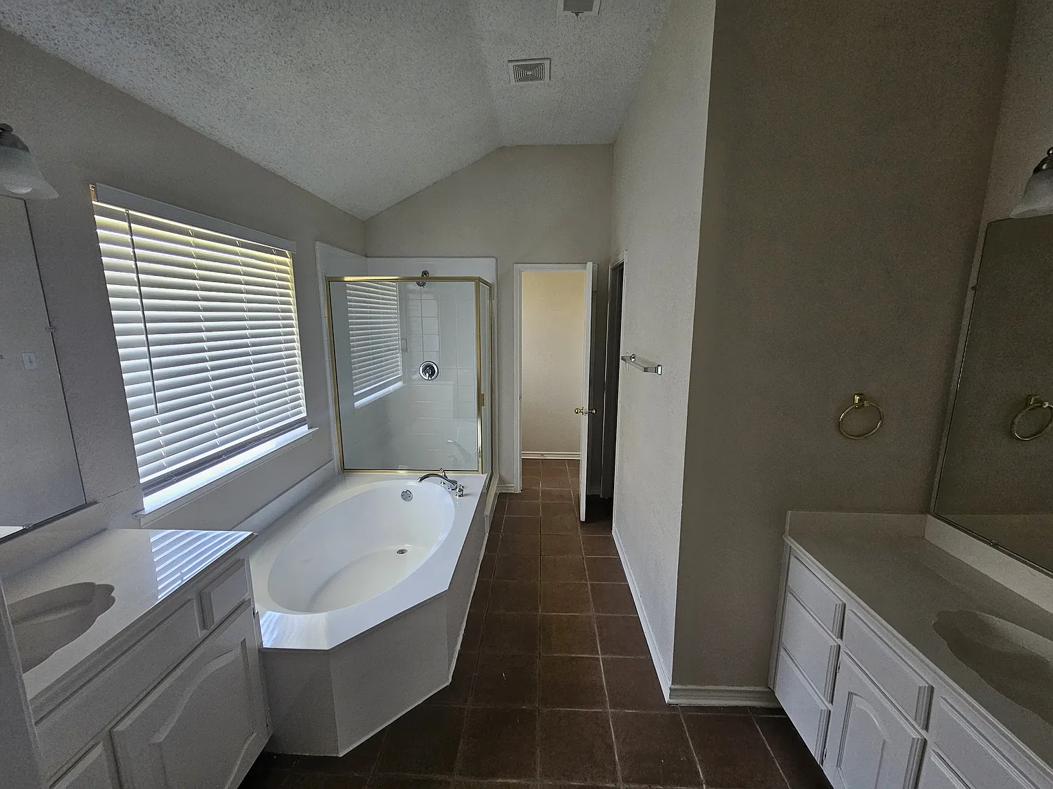 4 bed, 2350 sqft, $2,550 — Photo 3