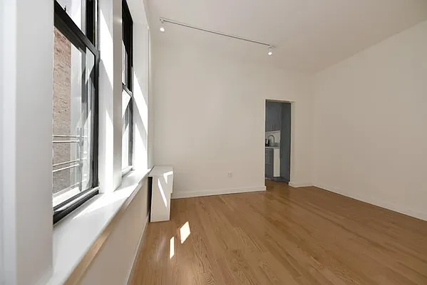 Rented by Buchbinder & Warren | media 27