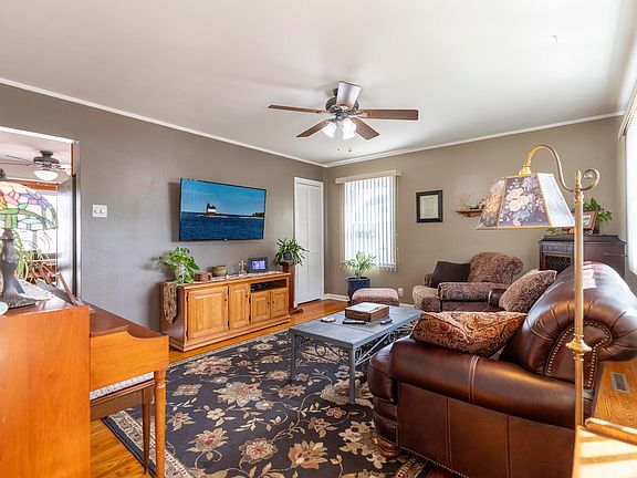 5th image of 3321 Maple Dr