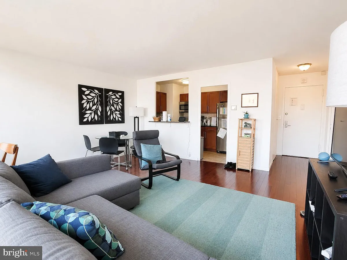Building Photo - 200 Locust St #4CN