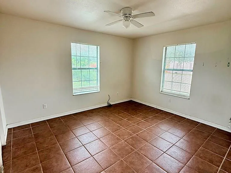 494 Ledesma Ave — Photo 8