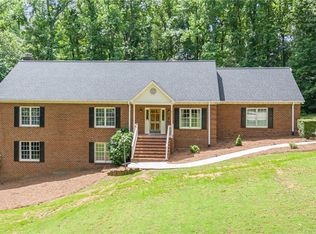 4904 Landaff Dr, Greensboro, NC 27406