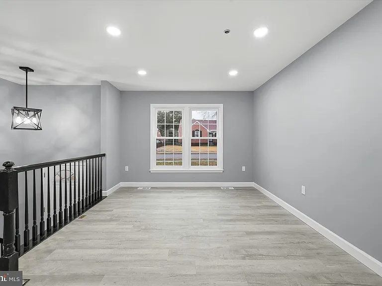 6915 Adel St — Photo 12