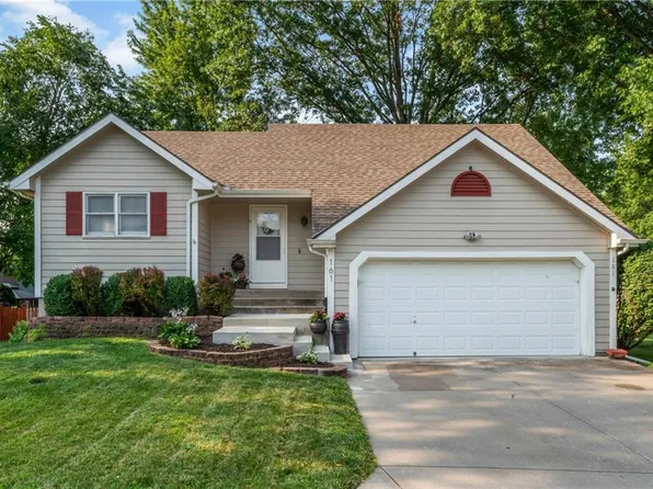 161 E Nelson Cir, Olathe, KS 66061