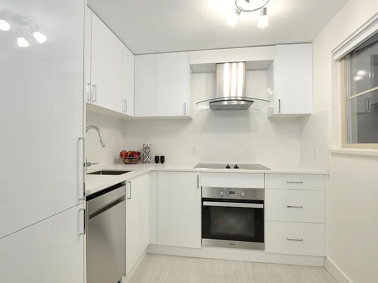 121 W 15th St #1604 — Photo 7