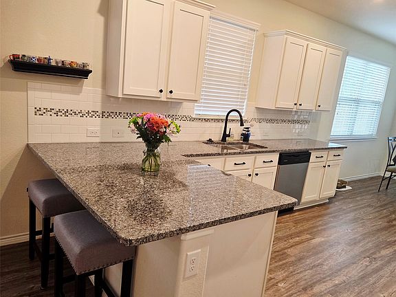 4th image of 2453 Larimar Dr