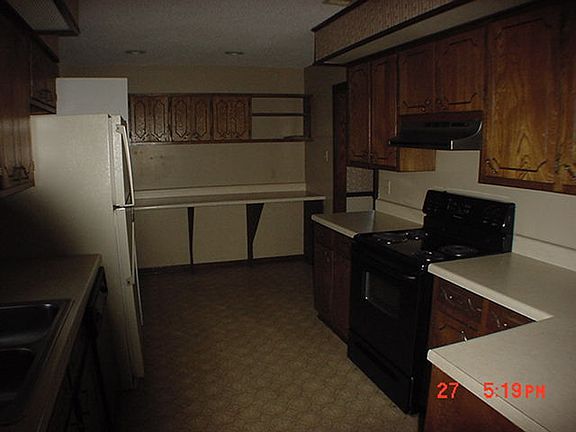 4th image of 302 Honey Suckle Ln