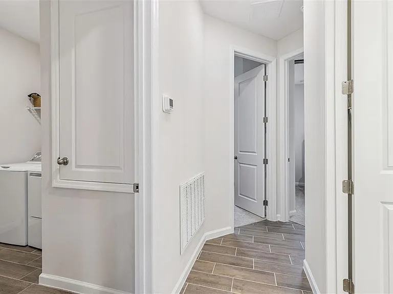 654 Heritage Square Dr — Photo 21