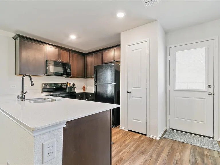 720 Autumnwood Way — Photo 10