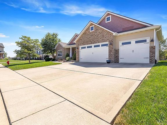 2nd image of 233 Oakshire Dr E