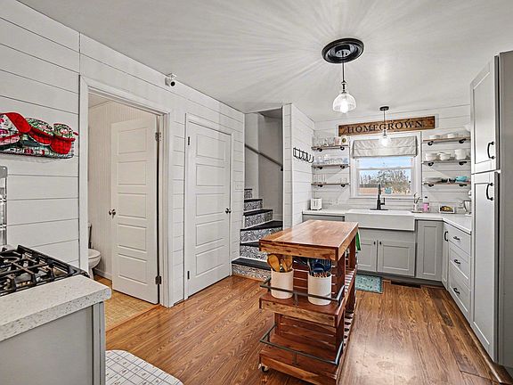 5th image of 310 Wilson St