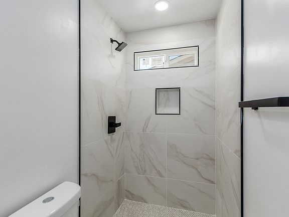 5th image of 1007 E Campus Dr