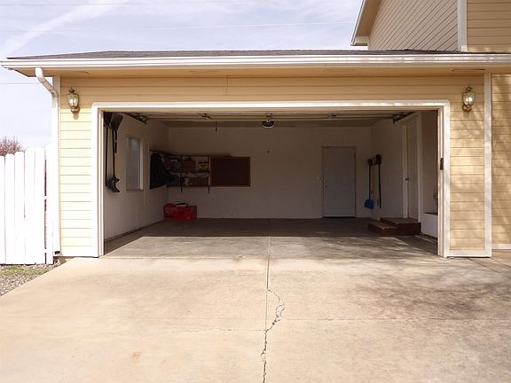 3rd image of 647 1/2 Meadowood Ct