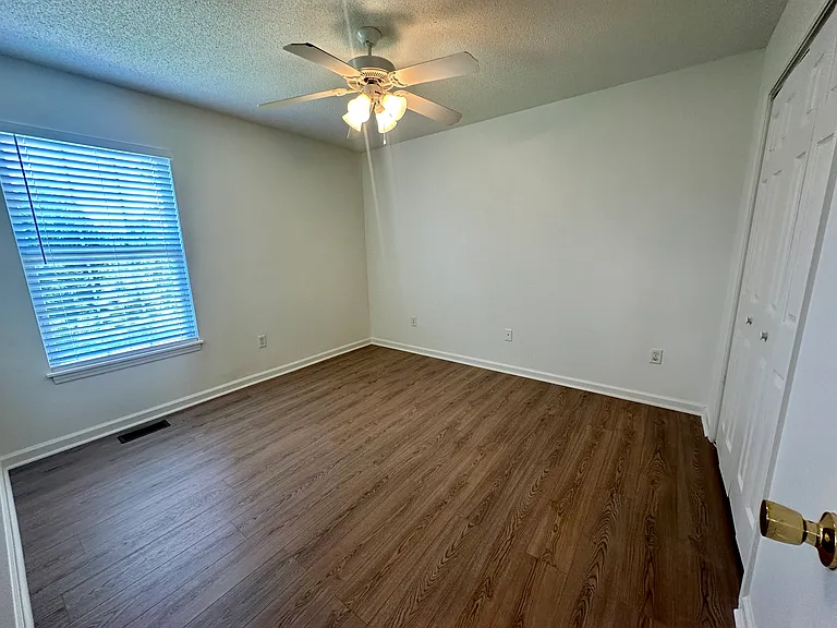 109 England Way — Photo 14