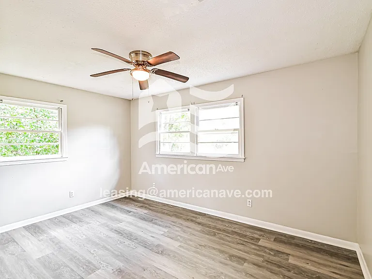 7487_009_main_bedroom_9.jpg