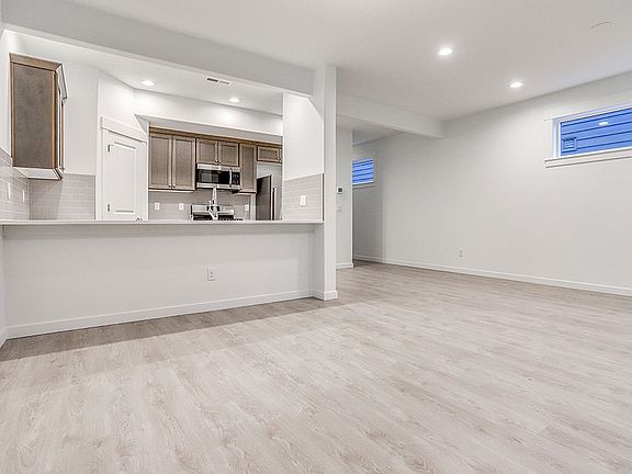 5th image of 1122 N Auburn Pl