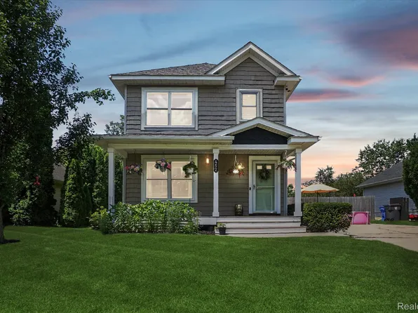 452 Waverly Ln, Howell, MI 48843