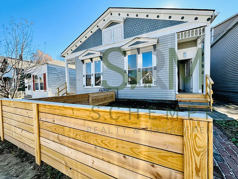 518 Camp St #520 — Photo 2