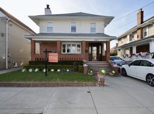 443 Beach 139th St, Rockaway Park, NY 11694