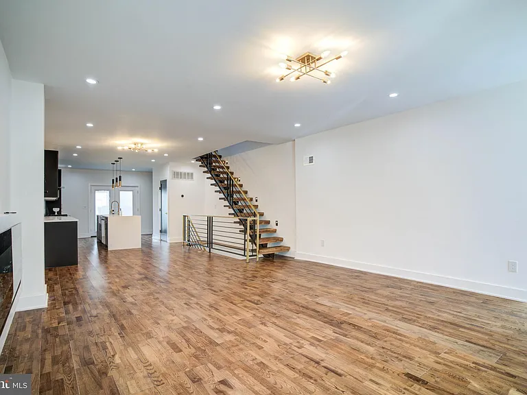 3038 Salmon St — Photo 5