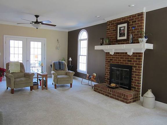Spacious Living Room!