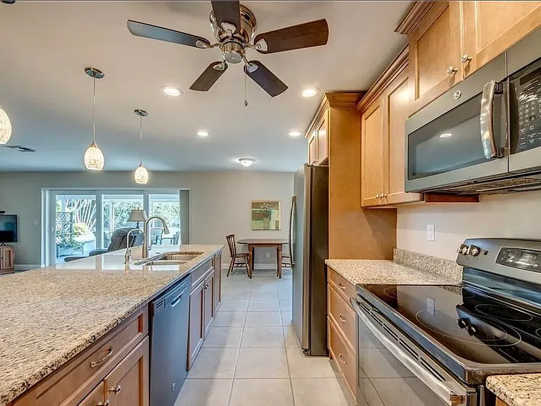 4425 SE 13th Ave — Photo 4