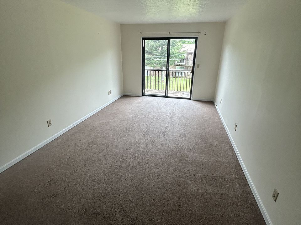 1st image of 720 E Lincoln Trail Blvd #7