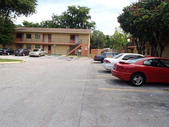 5th image of 4105 Lakeside Dr