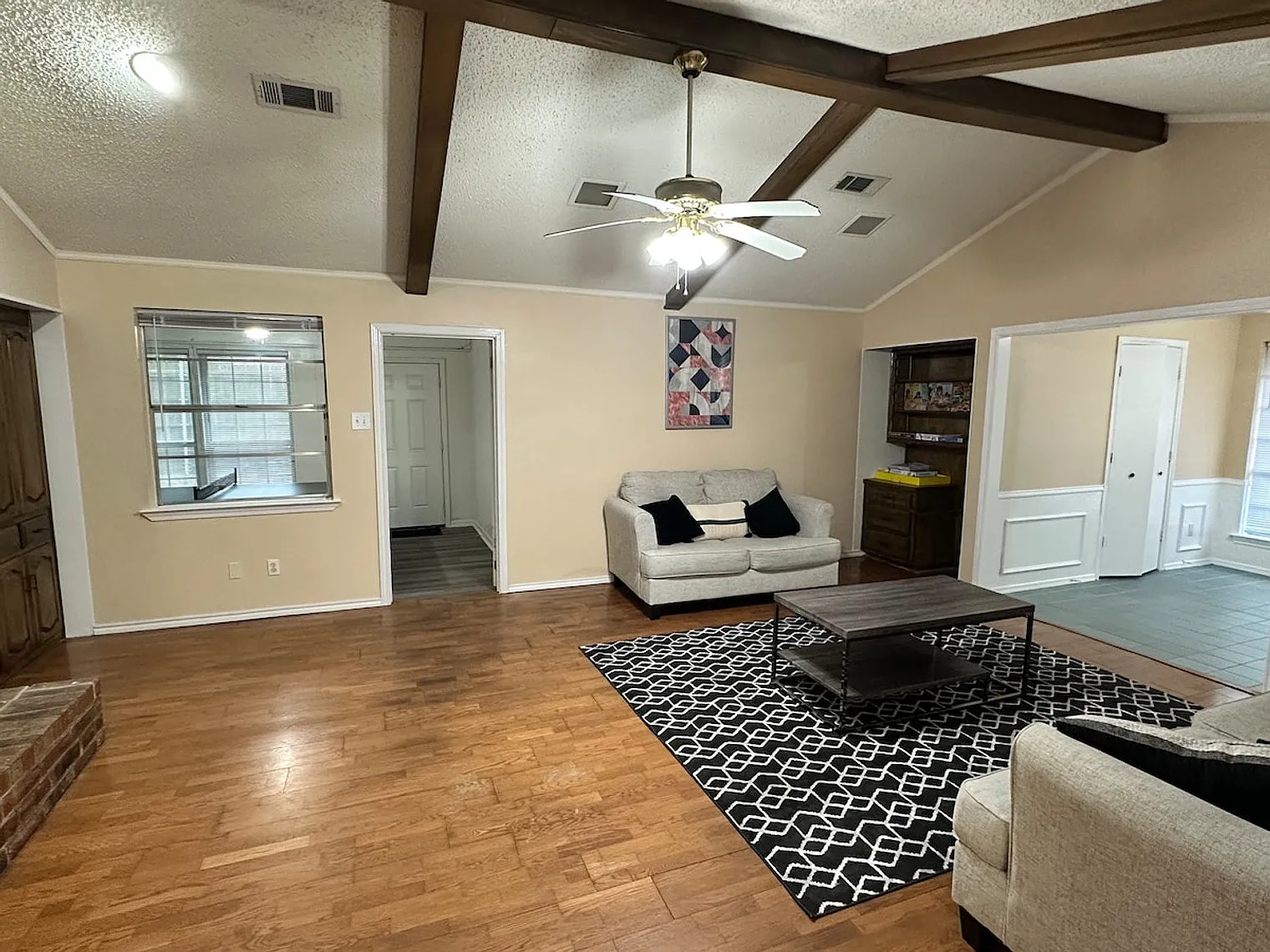 3 bed, 2.0 bath, $9,236 — Photo 4