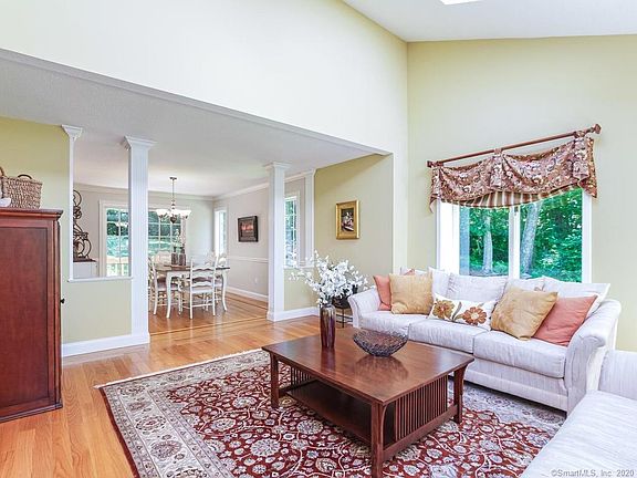 5th image of 90 Country Ln