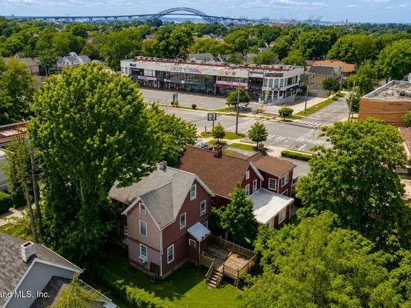 455 Jewett Ave
