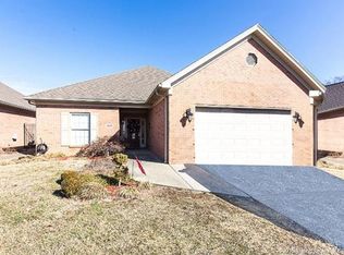 1890 Woodside Dr, Clarksville, IN 47129