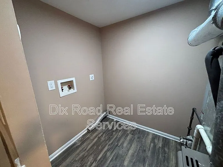 460 Peyton Dr — Photo 16