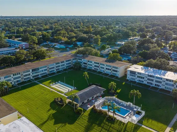 1051 79th Ave N APT 204, Saint Petersburg, FL 33702