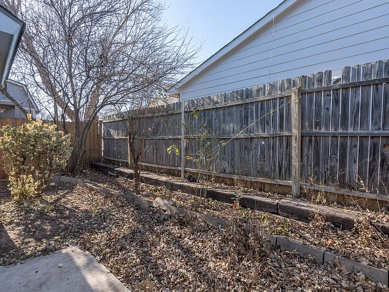 2911 Forest Creek Dr — Photo 23