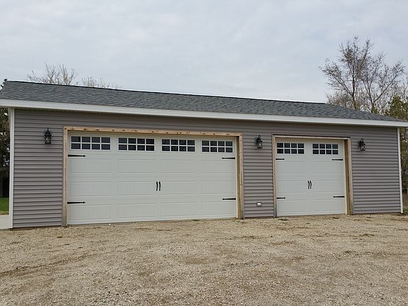 3 car garage (built 2013)