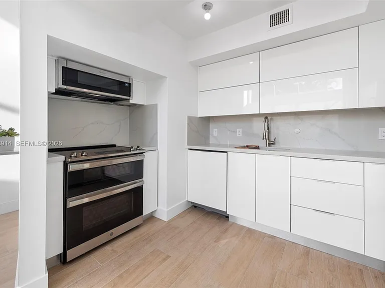 221 Jefferson Ave #2 — Photo 3
