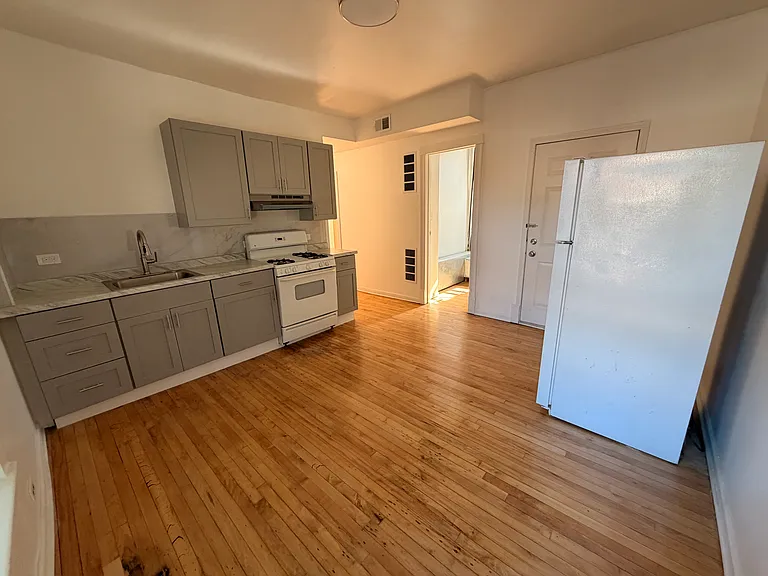 4650 W Warwick Ave #3 — Photo 2