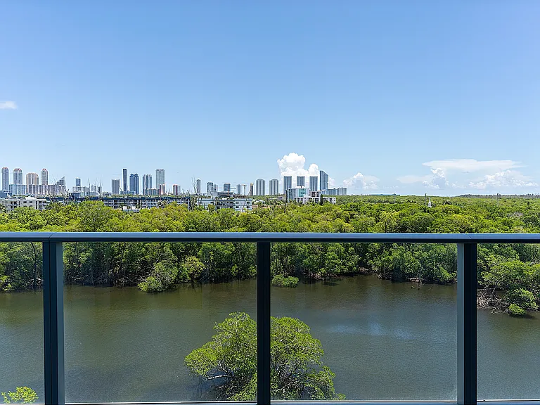 16385 Biscayne Blvd #717 — Photo 32