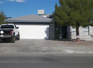 405 Roslyn Dr, Horizon City, TX 79928