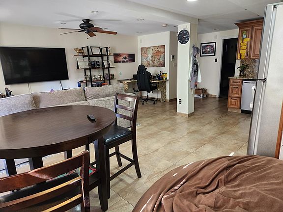 3rd image of 2059 E 34th St