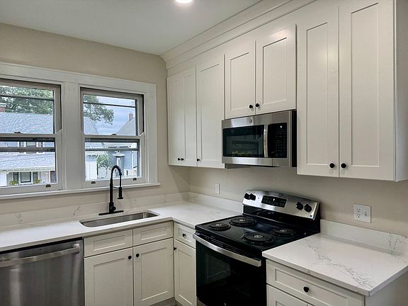2nd image of 3590 Outlook Ave #2