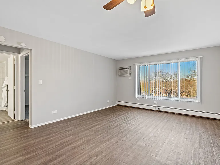 Unit-563-409 Large Window & Living Room | Apartment Homes For Rent in Bartlett, IL | Bartlett Lakes